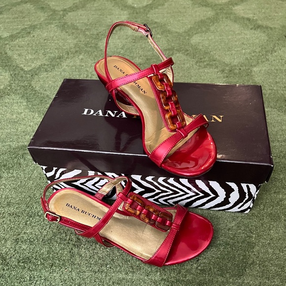 Dana Buchman Ryann Sandal - Size 6M - Picture 1 of 6
